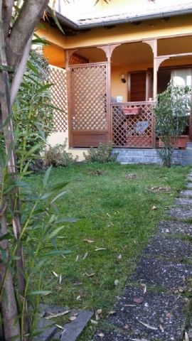 Lesa appartamento con garage e giardino AA1966