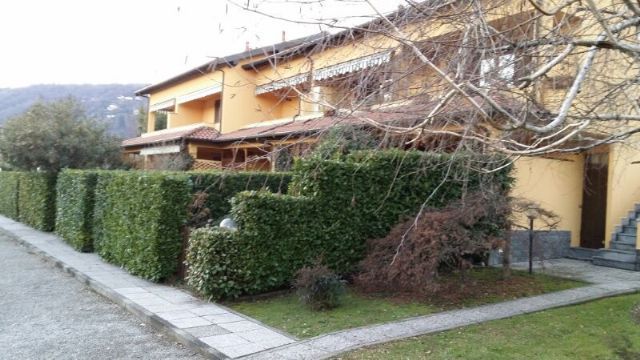 Lesa appartamento con garage e giardino AA1966