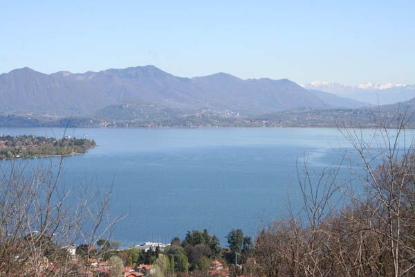 Meina appartamento vista lago con posti auto