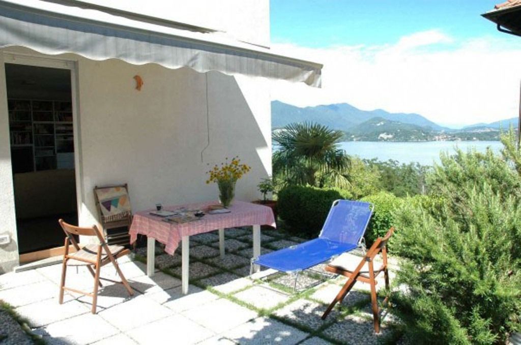 Belgirate Villa vista lago 3 camere con giardino e terrazzo