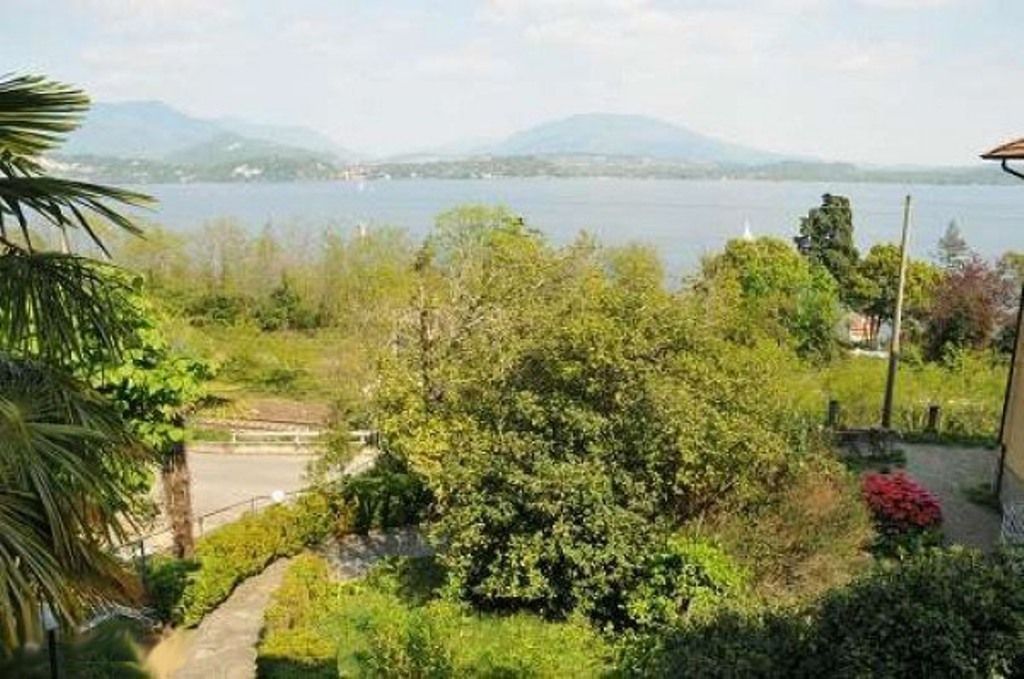 Belgirate Villa vista lago 3 camere con giardino e terrazzo