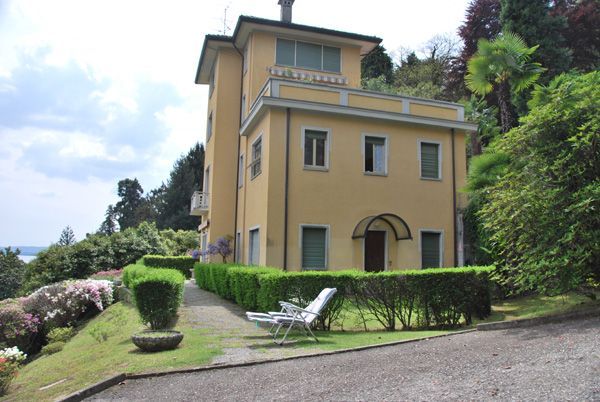 Stresa appartamento fronte lago con posto auto e balcone imprendibile vista lago