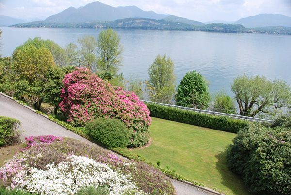Stresa appartamento fronte lago con posto auto e balcone imprendibile vista lago