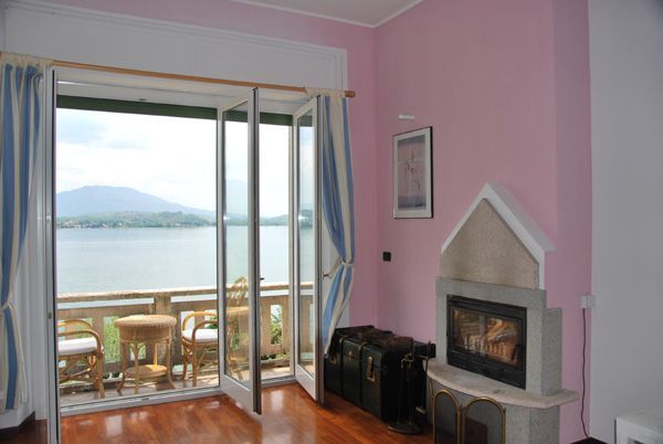 Stresa appartamento fronte lago con posto auto e balcone imprendibile vista lago