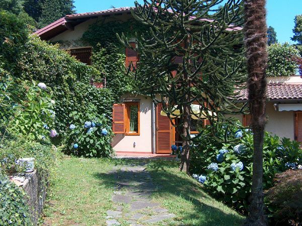 Stresa appartamento vista lago con garage e giardino